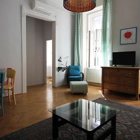 Fashion Street 17 Apartment